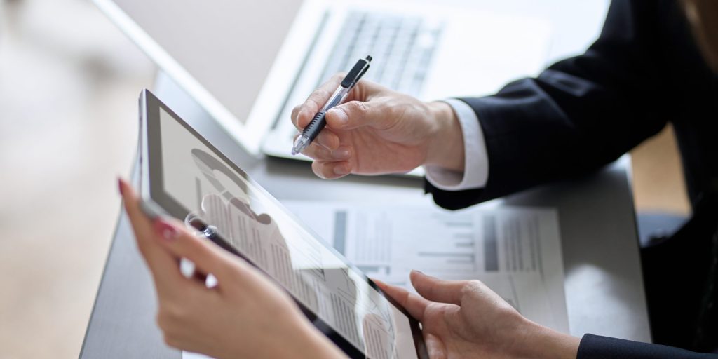 asian-business-person-having-a-meeting-with-a-tabl-2023-02-28-23-44-51-utc
